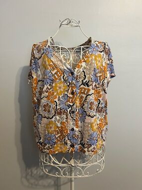 Button-Front Floral V-Neck Linen Blouse in Multi-Color